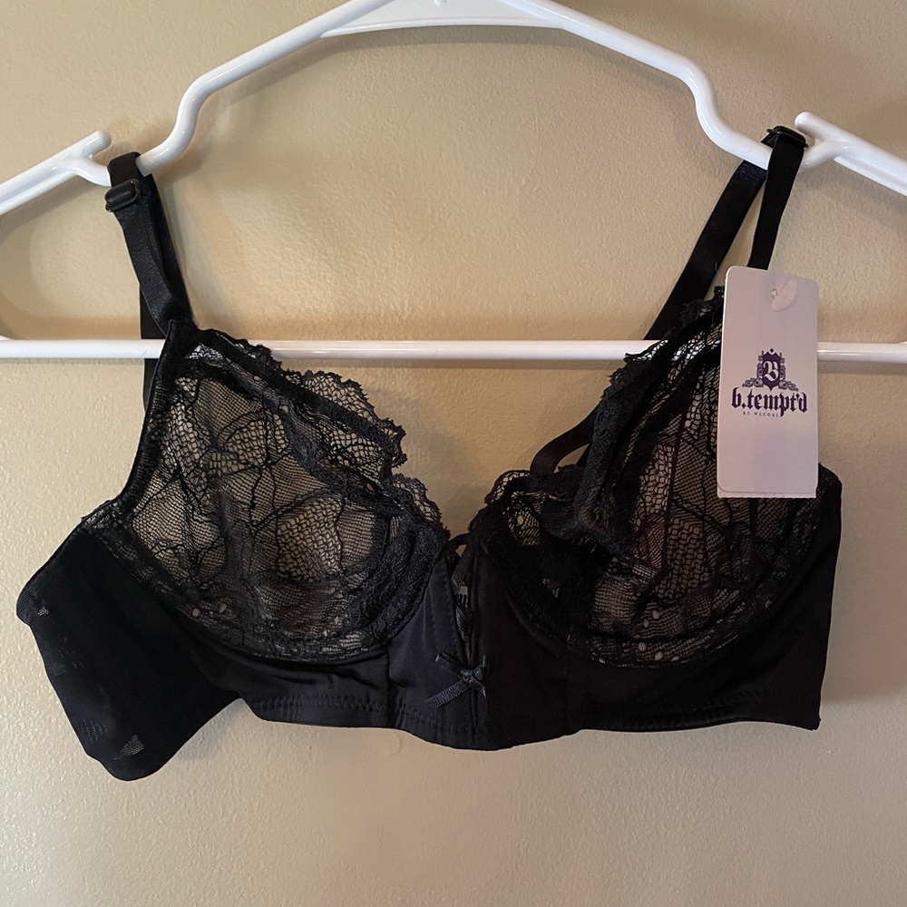 btemptd by Wacoal black lace bra 32B